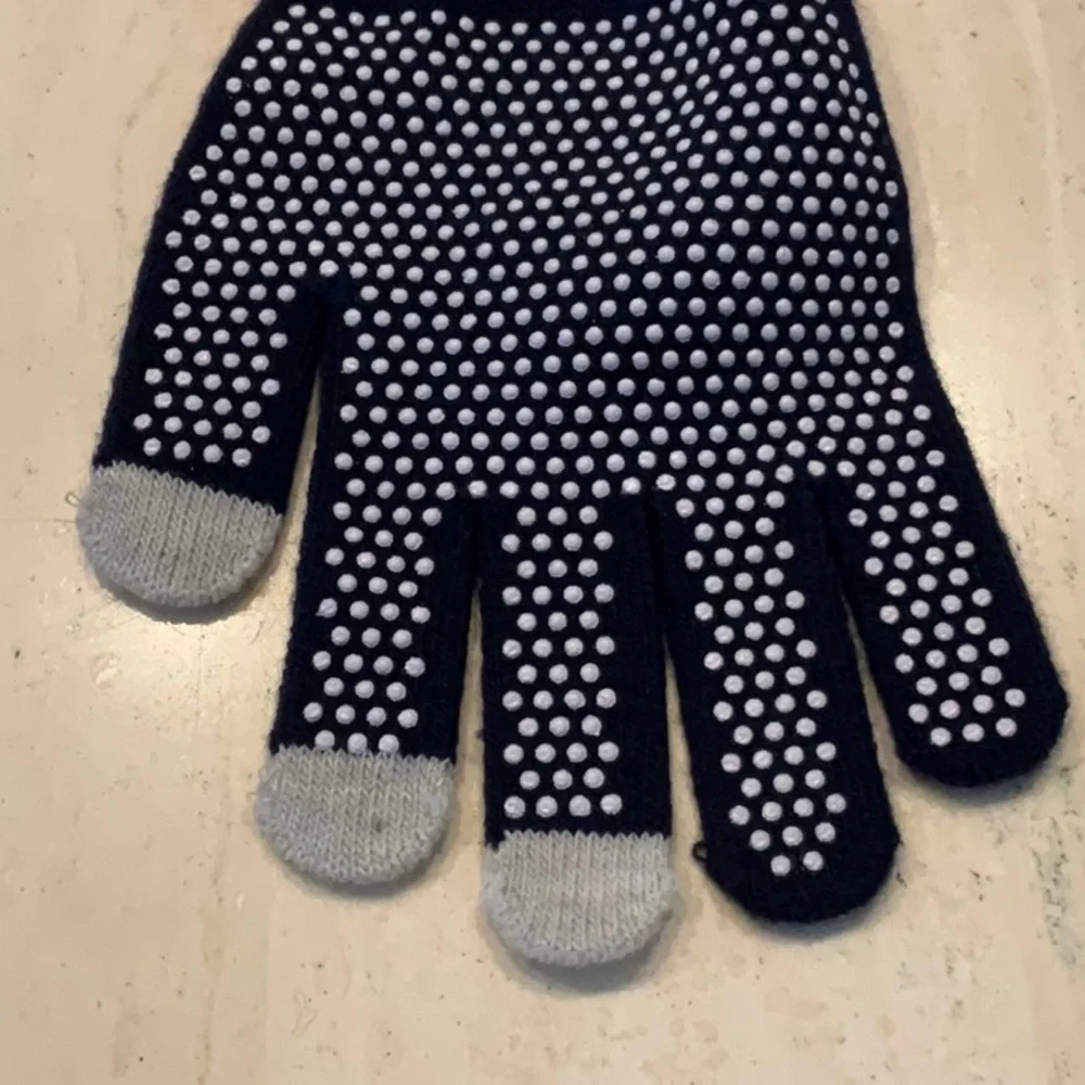 NY Giants Gloves Unisex Knit New York NWOT Logo Season Ticket Holder Blue